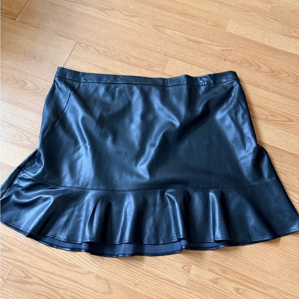 Elegant Black faux Leather Skirt